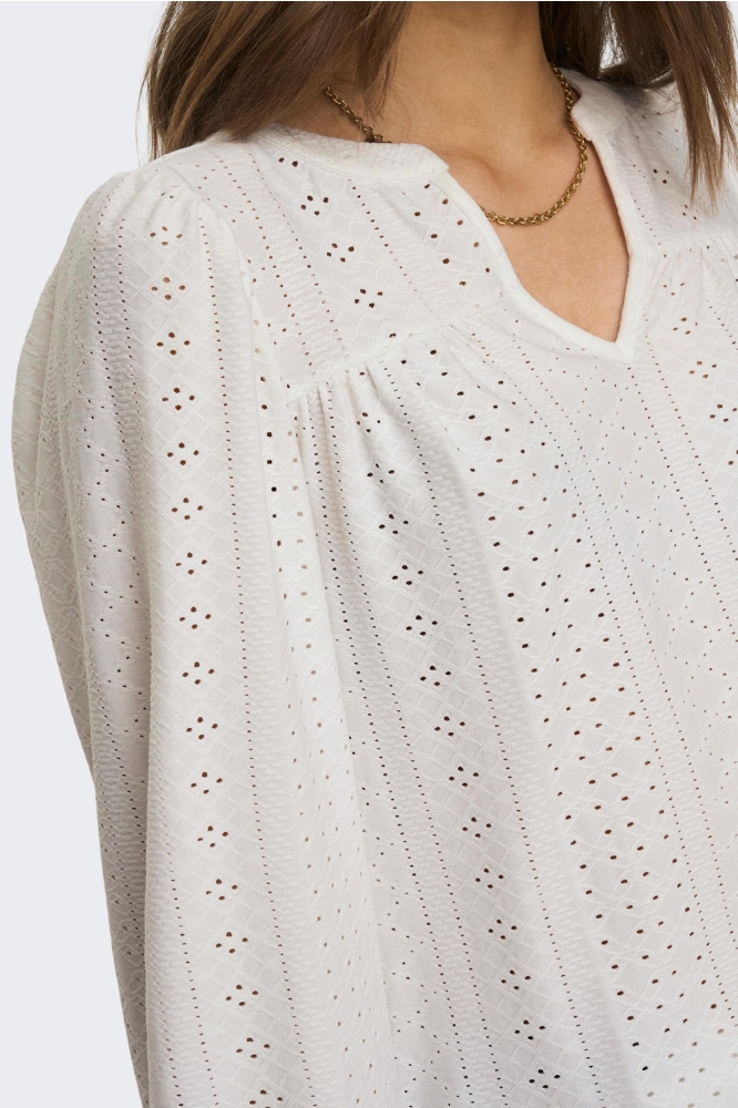 ONLSANDRA 3/4 SPLIT TOP JRS 15293379 Cloud Dancer